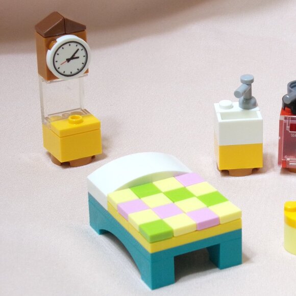 LEGO Animal Crossing Furniture Set -Bed Clock Table Chairs Sink Oven Stove 77049 - Picture 7 of 8